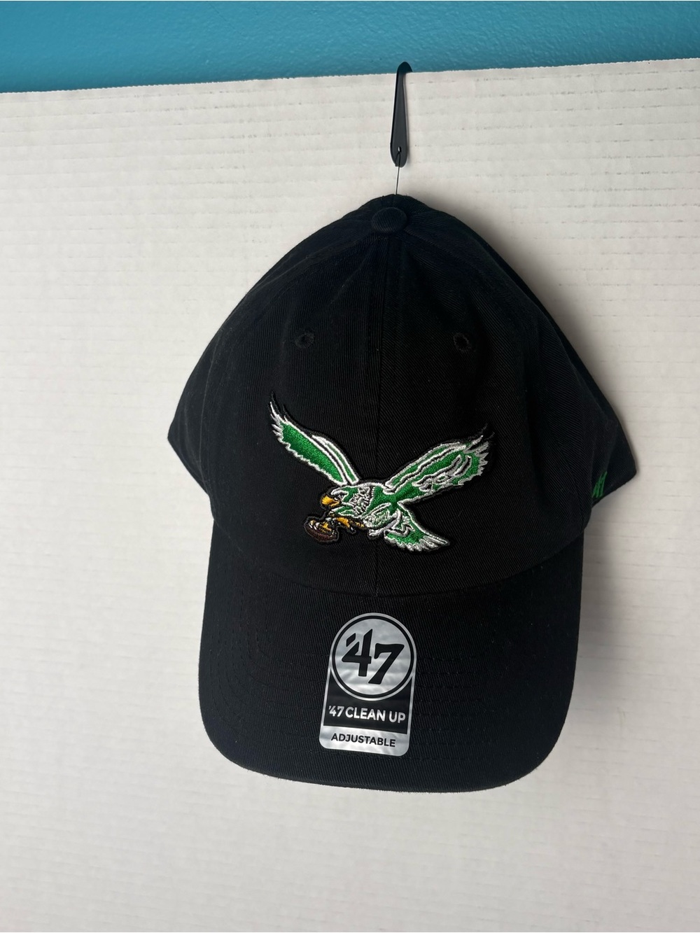 Philadelphia Eagles ‘ 47 clean up black adjustable logo cap NWT